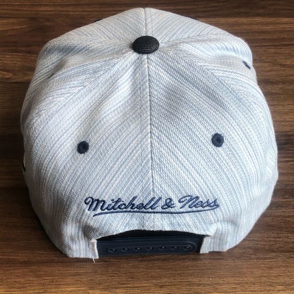 Mitchell & Ness Vancouver Canucks SnapBack - Picture 3 of 3